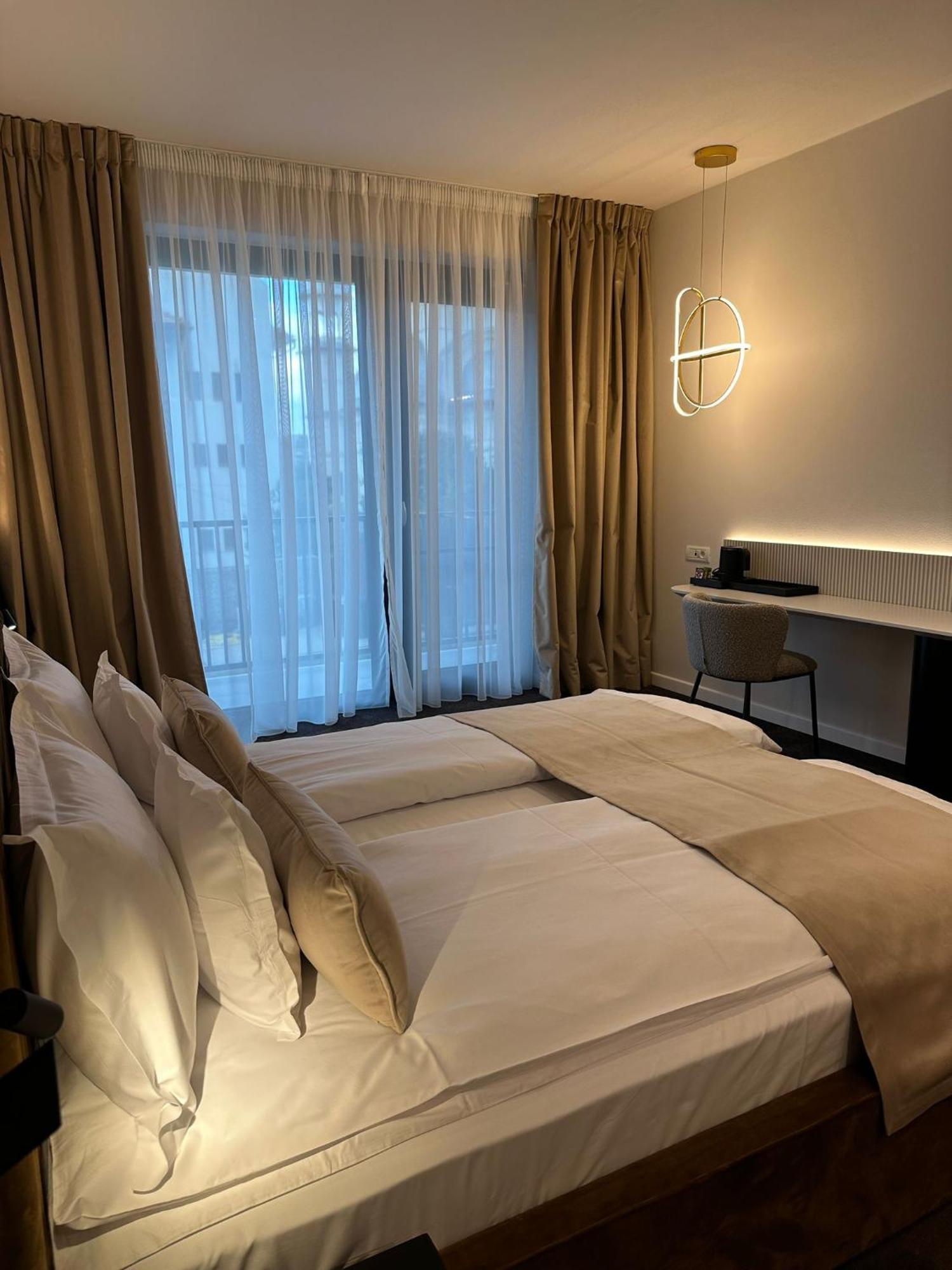 Hotel Element à Alba Iulia Extérieur photo